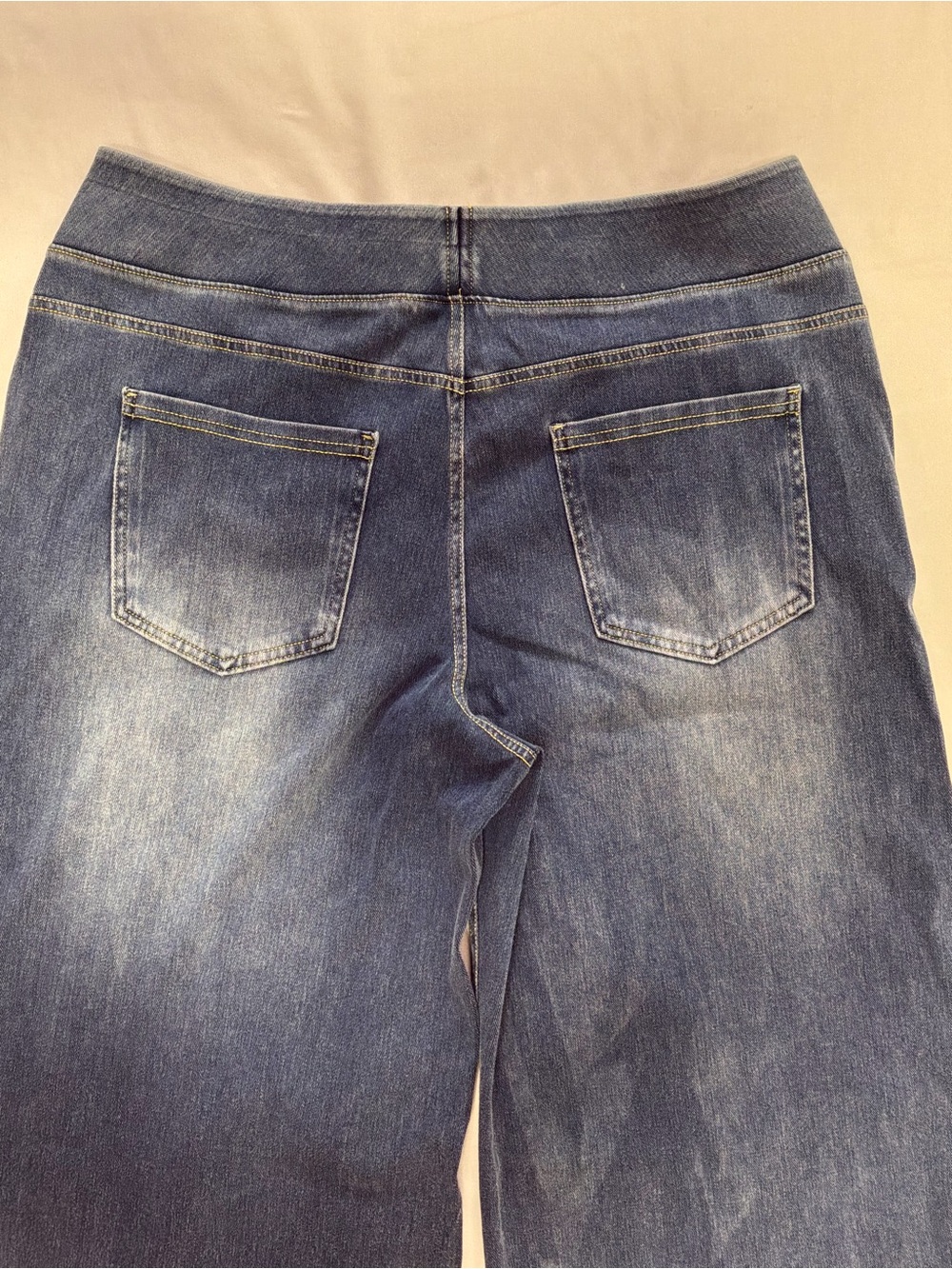HALARA Wide-Leg Flare Jeans in Washed Blue - Picture 12 of 15
